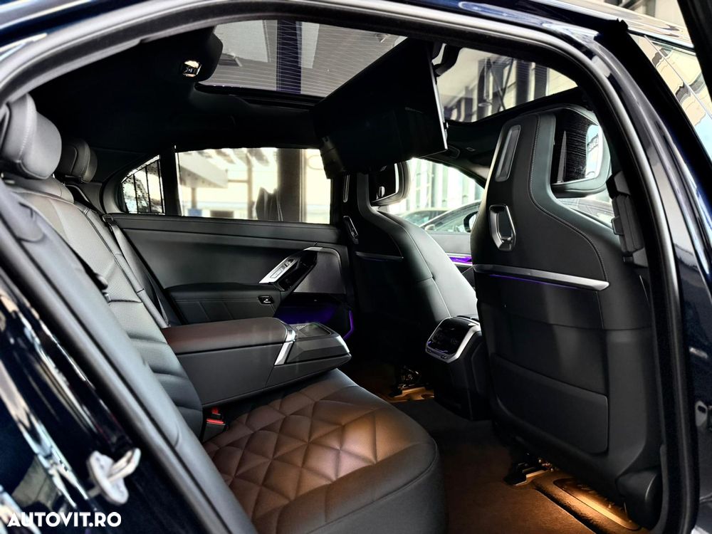BMW Seria 7 740d xDrive MHEV - 10