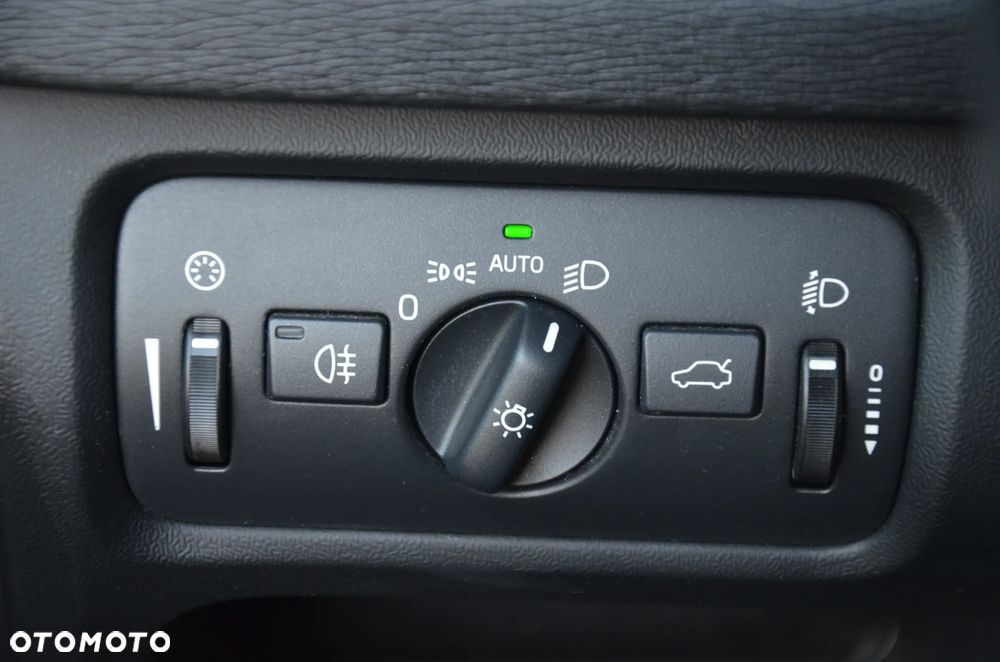 Volvo V40 Cross Country D2 Momentum - 25