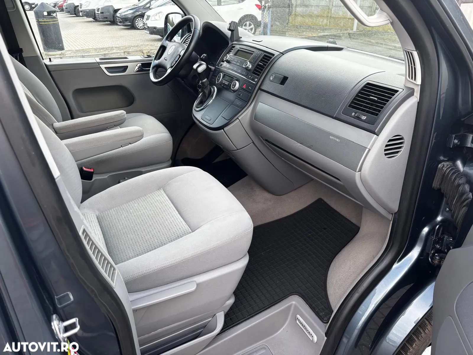 Volkswagen Multivan - 11
