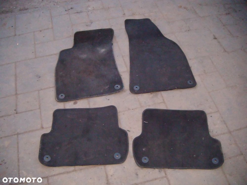 audi a4 b6  komplet 4szt dywaników - 1