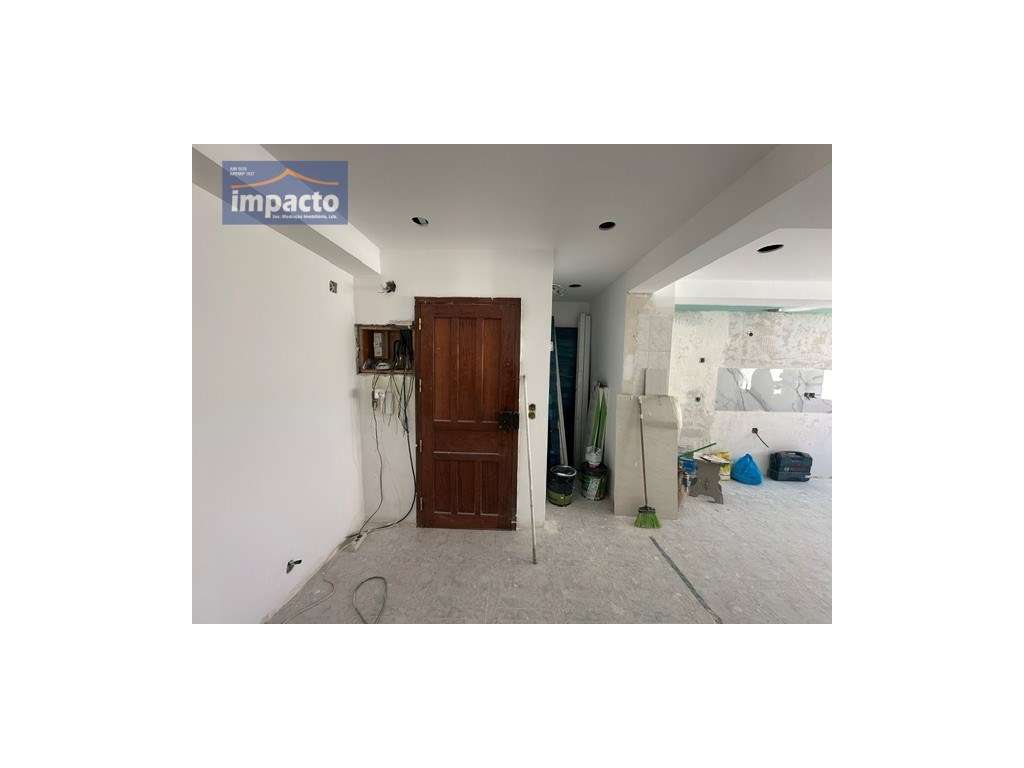 T1 REMODELADO, Open Space, wc c/ janela, cozinha equipada, varanda,... - Grande imagem: 4/12
