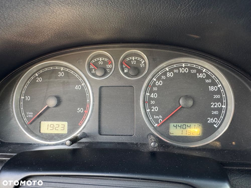 Volkswagen Passat 1.9 TDI Comfortline - 10