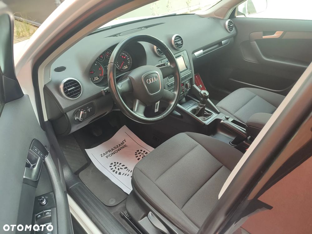 Audi A3 Sportback 1.6 TDI Ambiente - 8