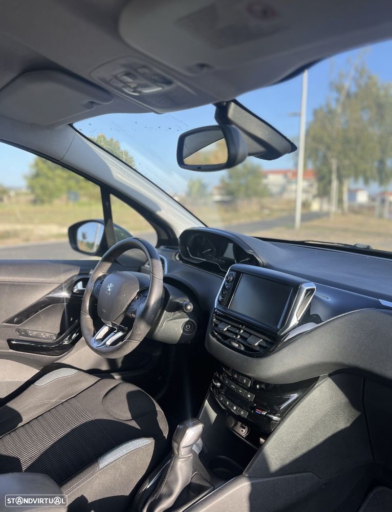 Peugeot 208 2014 photo 4