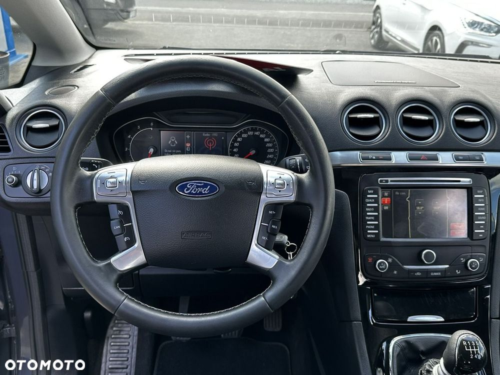 Ford S-Max - 11