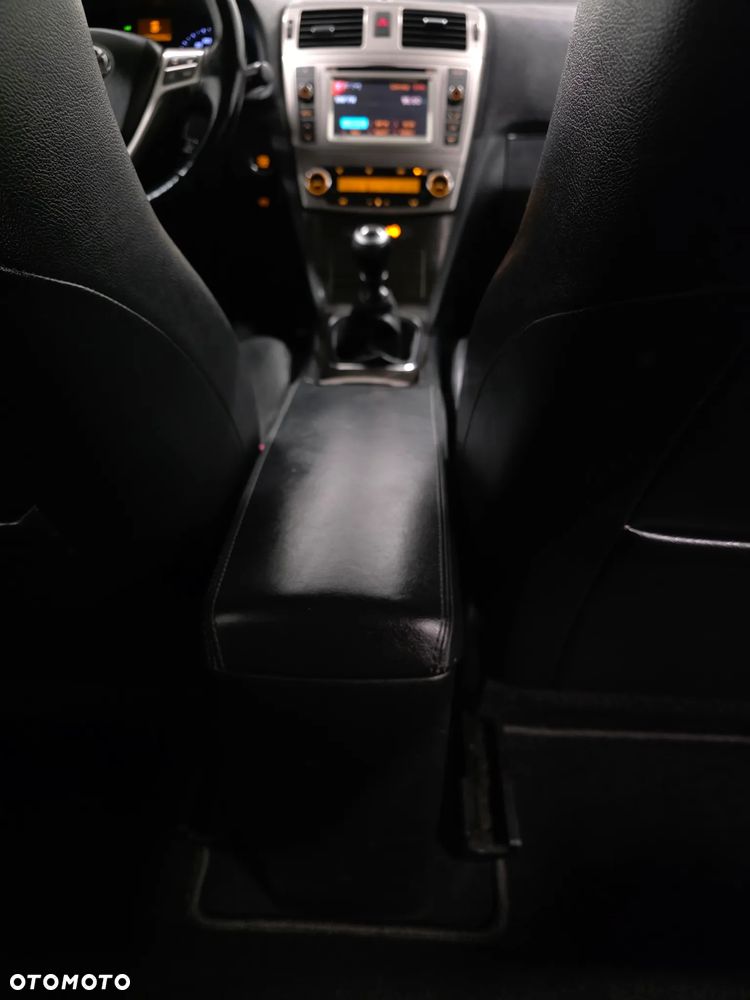 Toyota Avensis 2.0 D-4D Sol Premium - 21