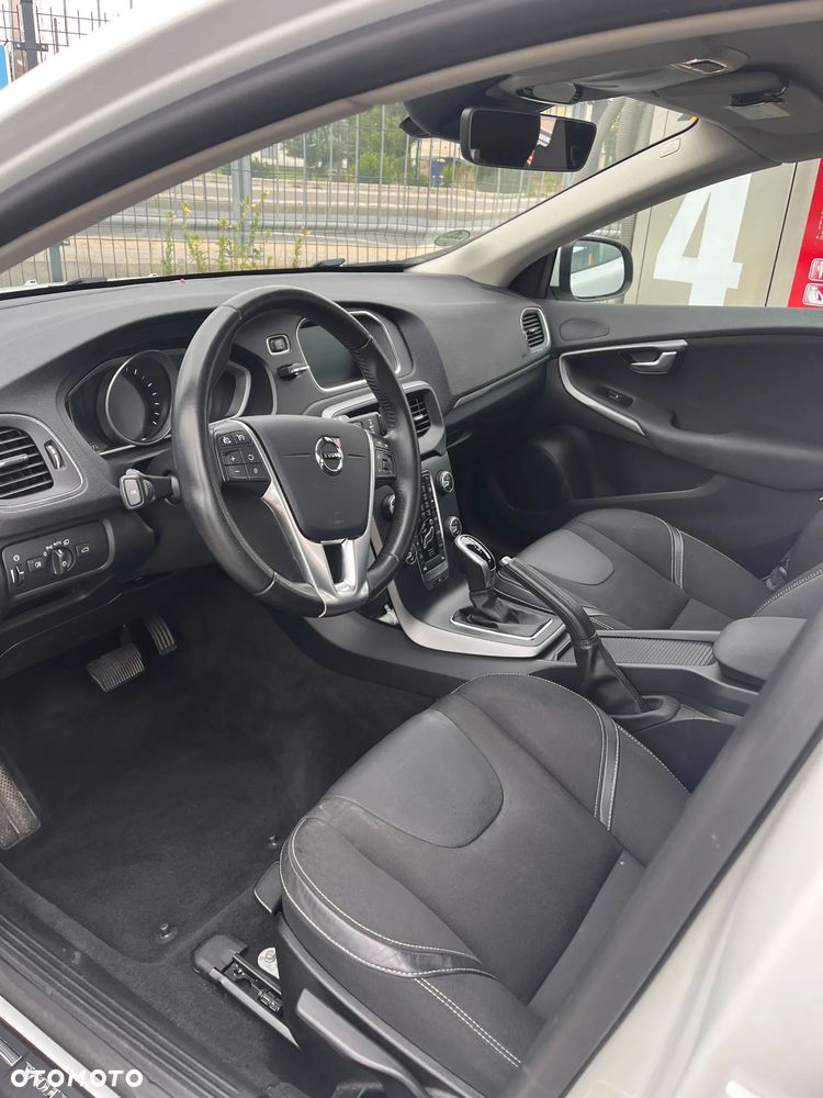 Volvo V40 T3 Drive-E Momentum - 9