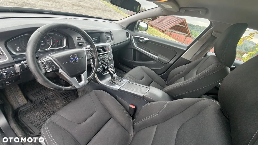 Volvo V60 D2 Momentum - 12