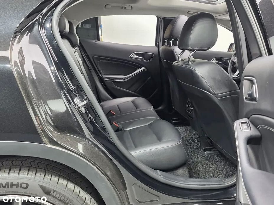 Mercedes-Benz GLA 250 4Matic 7G-DCT AMG Line - 14