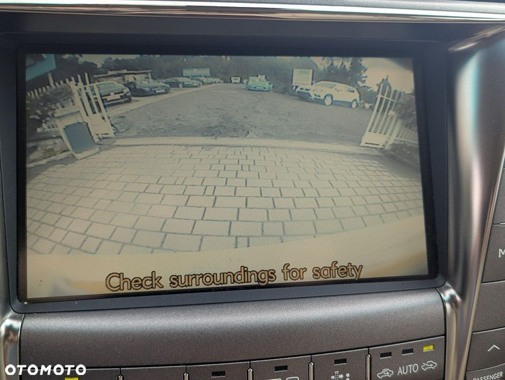 Lexus LS 460 AWD - 17