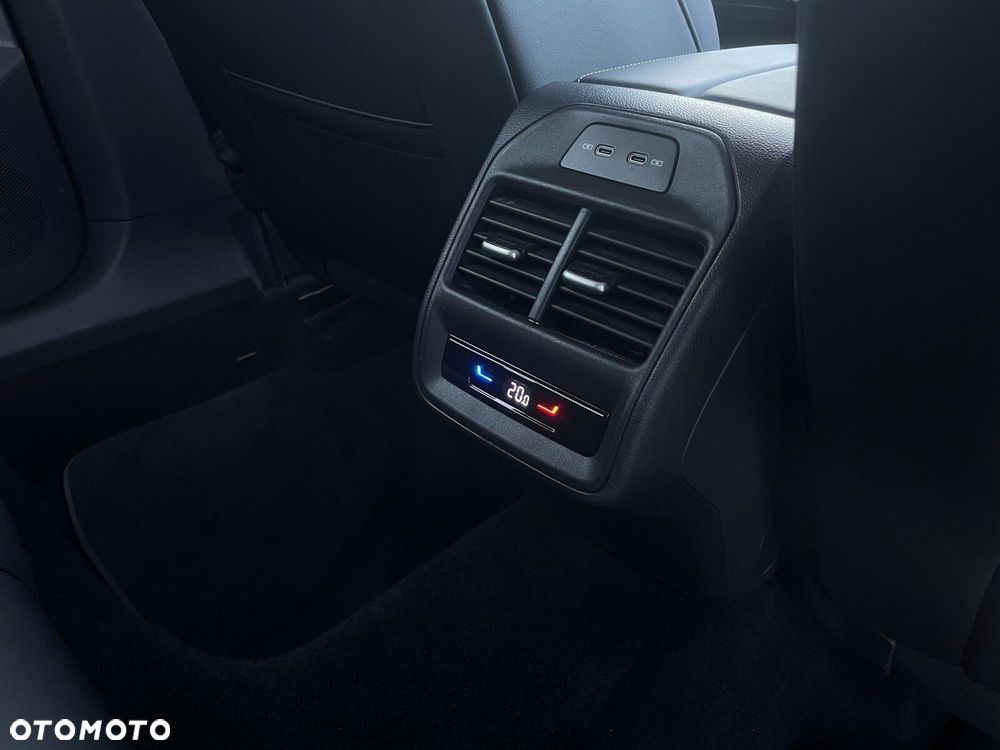 Volkswagen Passat Variant 1.5 TSI ACT mHEV Business DSG - 17