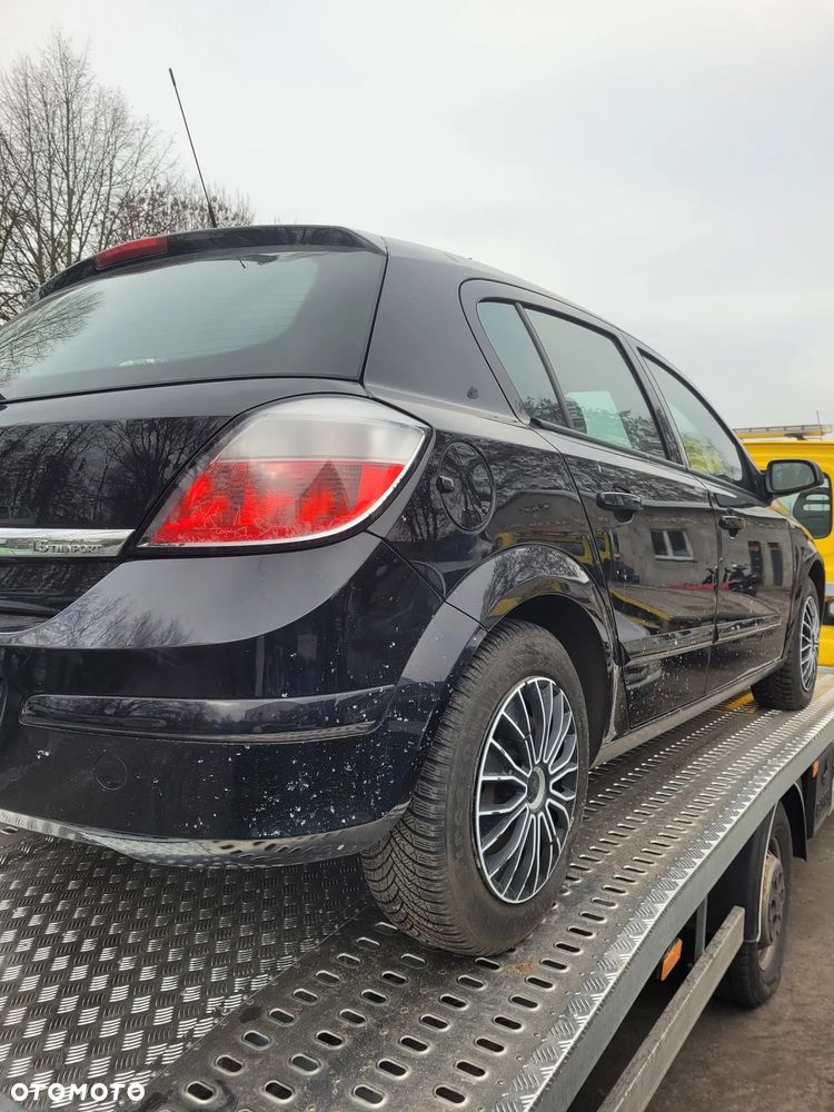 Części- Opel Astra  Pojemność: 1598 Moc: 77kW  Rok: 2006  Benzyna - 2