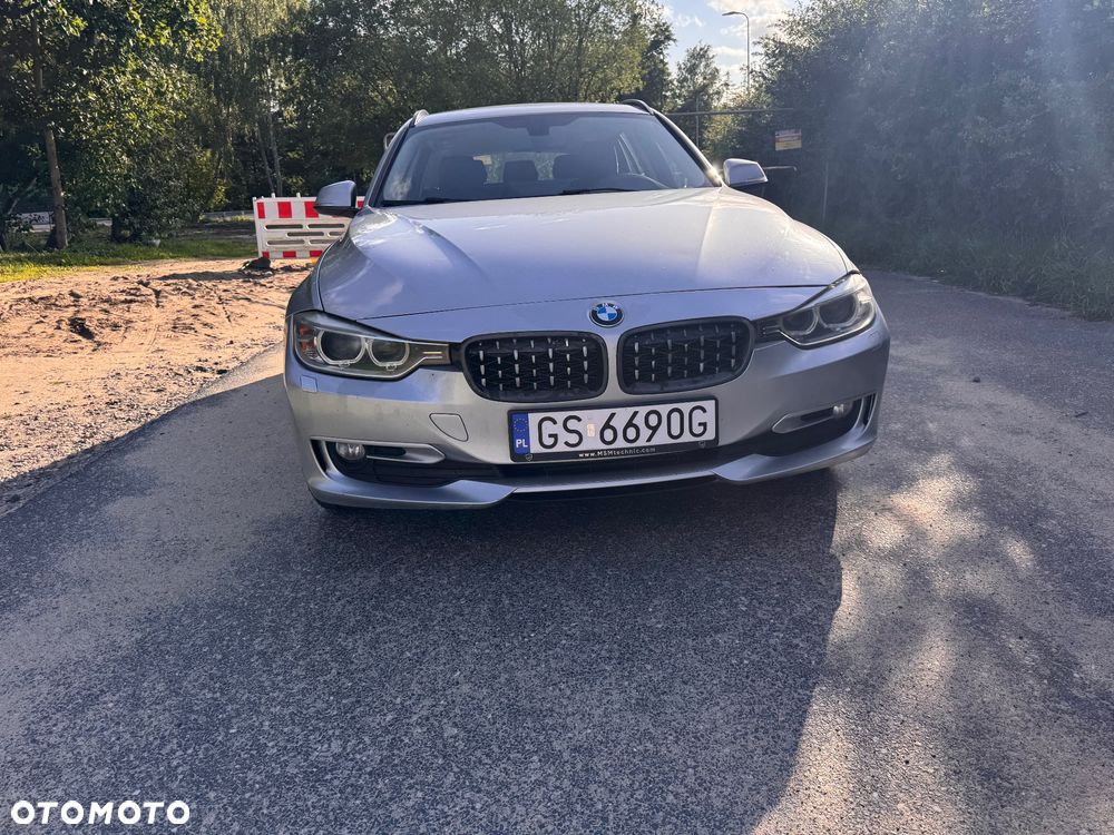BMW Seria 3 318d xDrive - 14