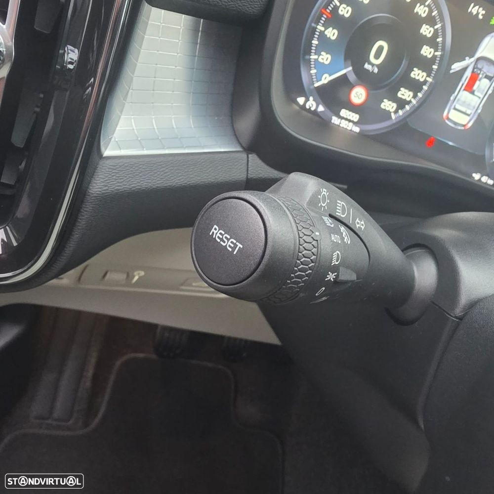 Volvo XC 40 1.5 T3 Momentum Tech Edition - 21