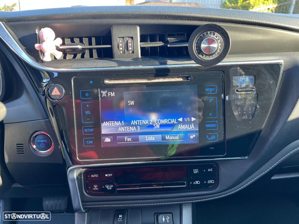 Toyota Auris Touring Sports 1.8 HSD Comfort - 8