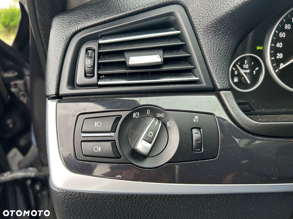 BMW Seria 5 518d Touring Luxury Line - 34