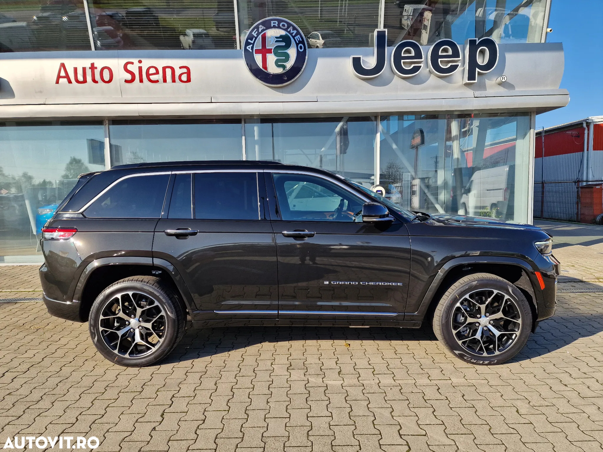 Jeep Grand Cherokee - 8