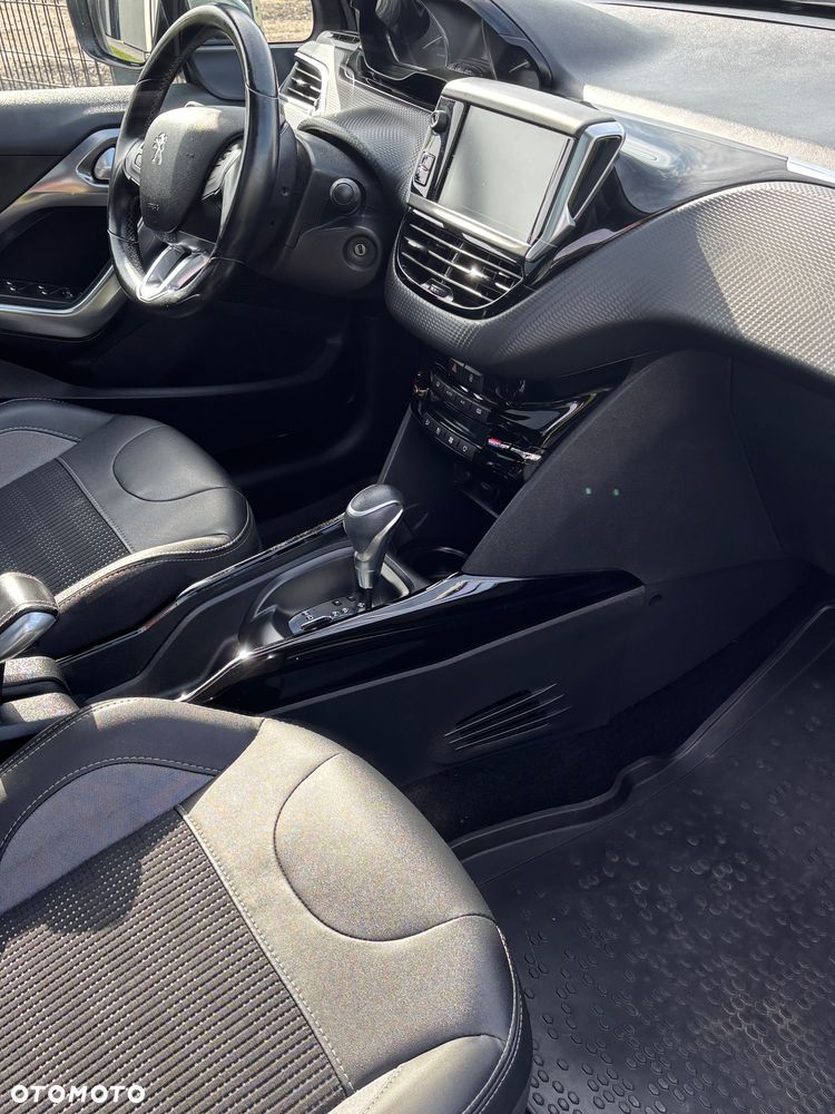 Peugeot 2008 1.2 Pure Tech Allure S&S EAT6 - 9