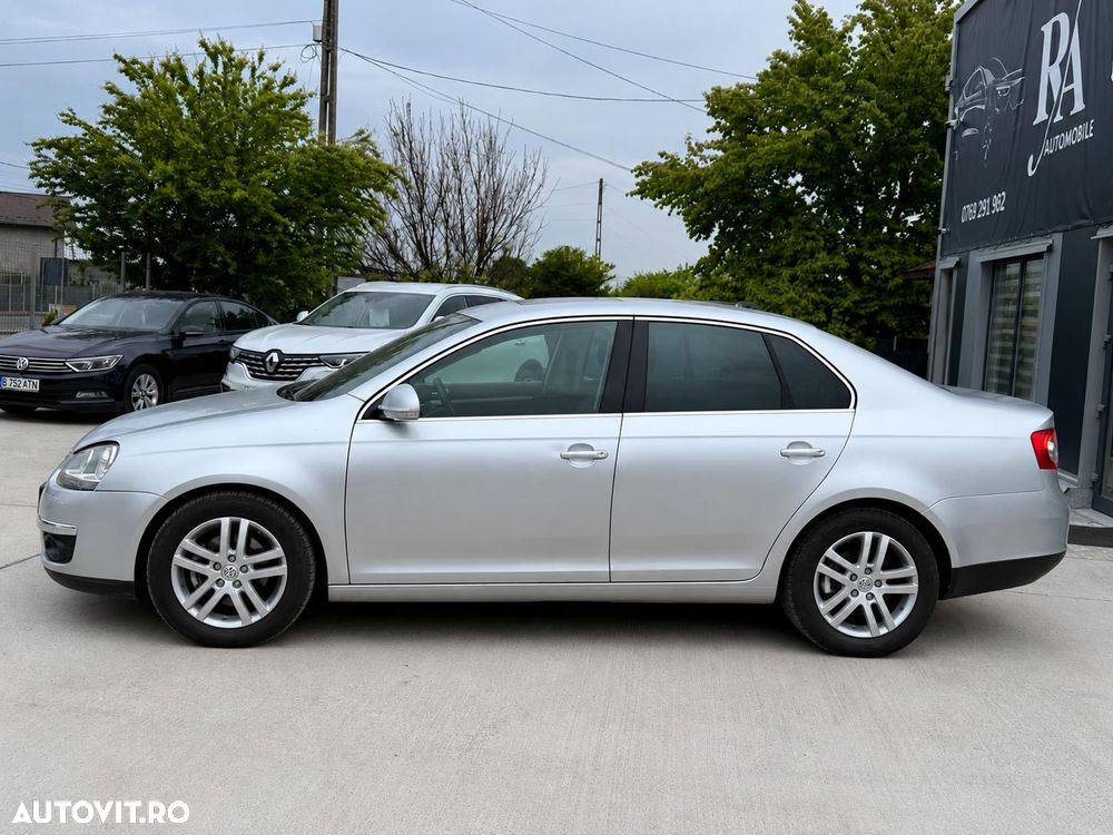 Volkswagen Jetta 2.0 TDI DPF Highline - 4