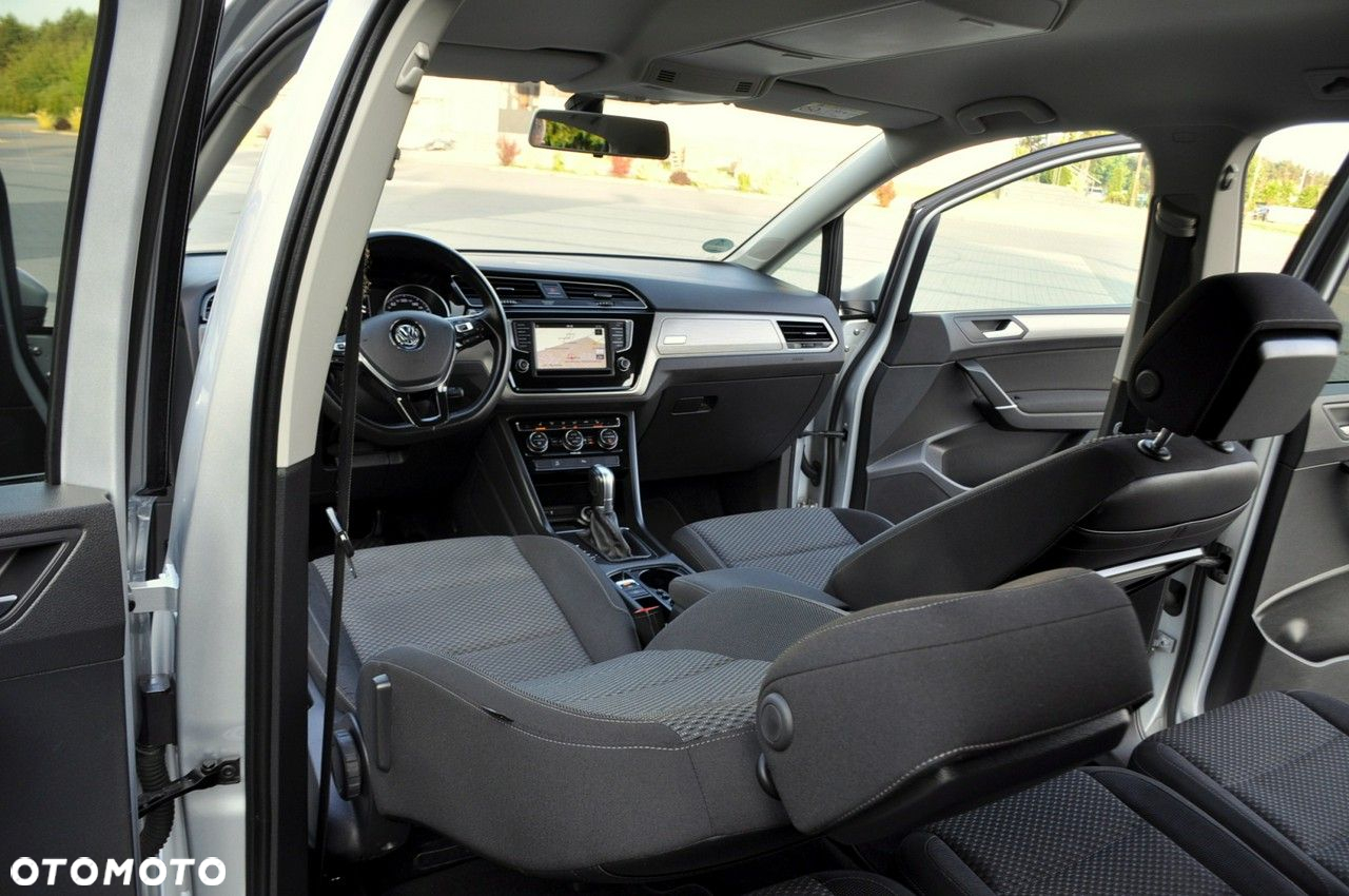 Volkswagen Touran - 28