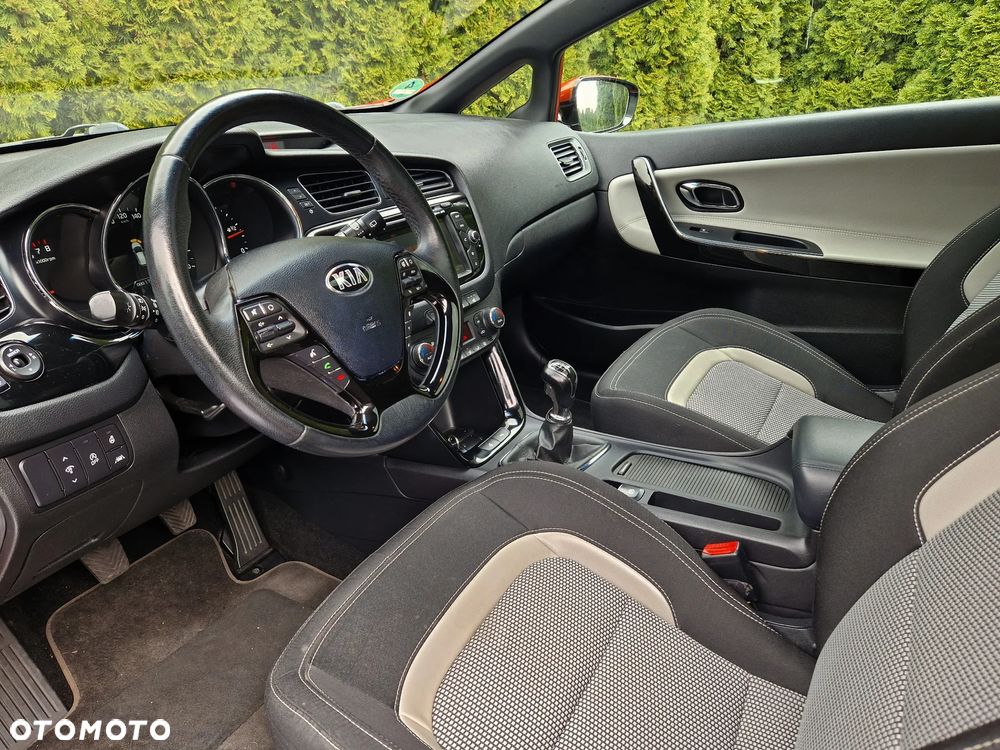 Kia Ceed - 24