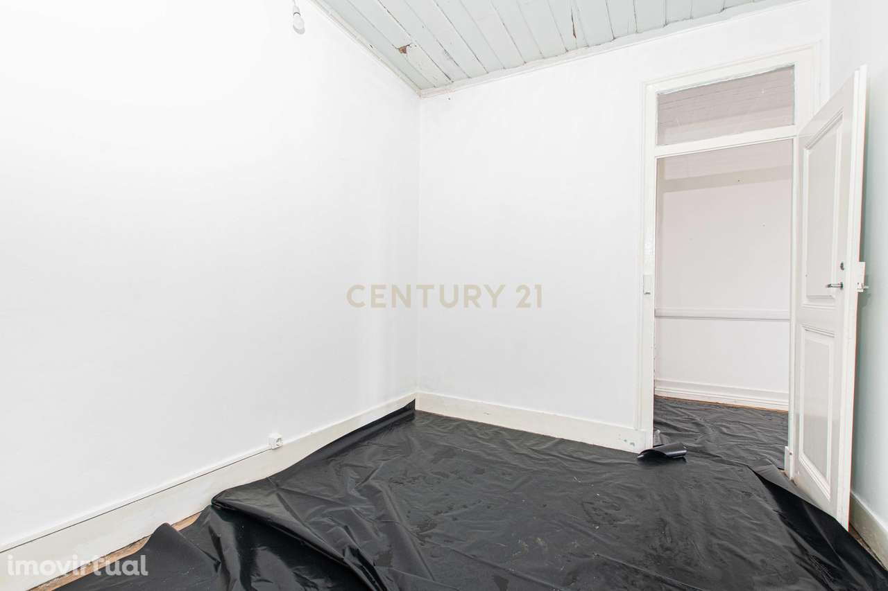 Casa Senhorial T4+2 com Terreno, Garagem para Várias Viaturas e Elevad - Grande imagem: 2/41