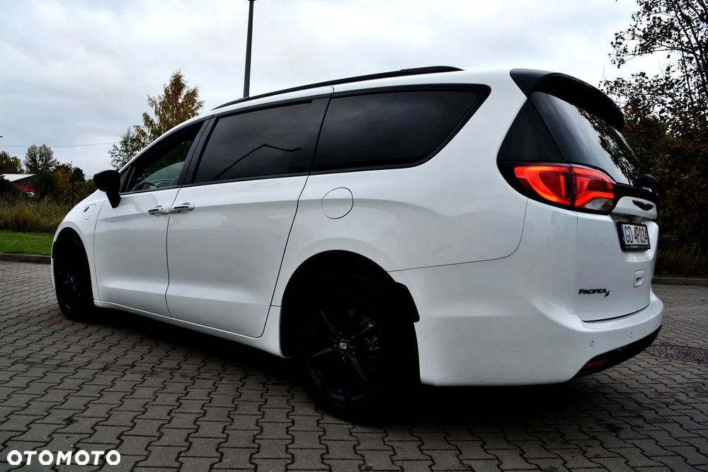 Chrysler Pacifica - 26