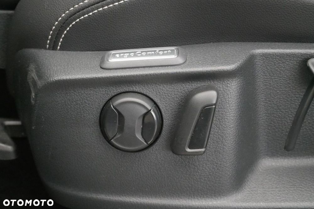 Volkswagen Passat Variant 2.0 TSI Elegance DSG - 33