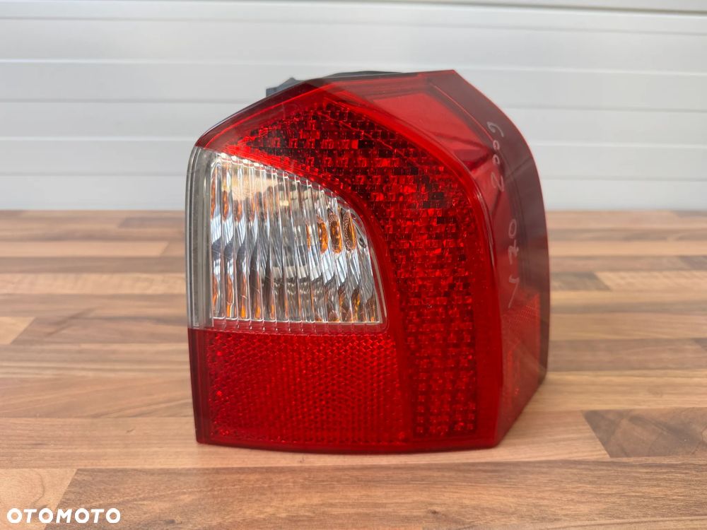 LAMPA TYŁ PRAWA VOLVO xc70 V70 III - 5