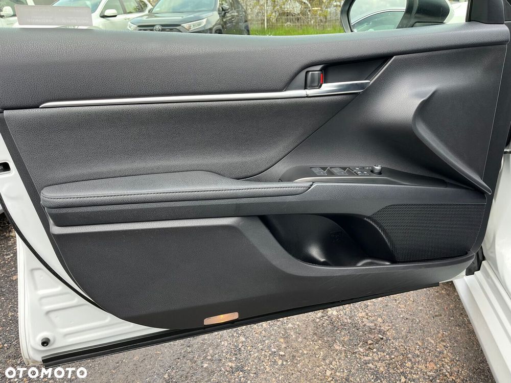 Toyota Camry 2.5 Hybrid Comfort CVT - 24