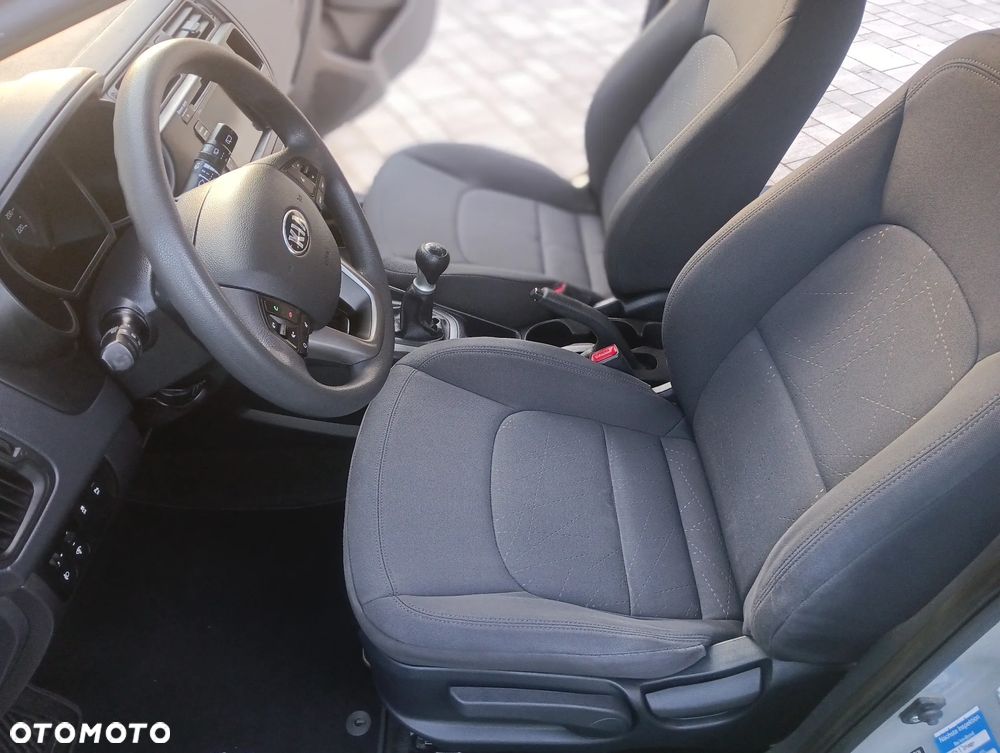Kia Rio - 11