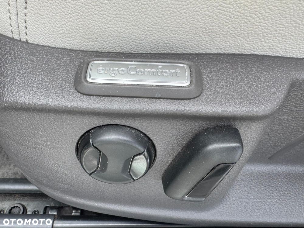 Volkswagen Passat - 27