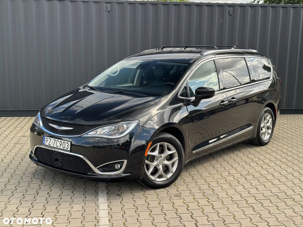 Chrysler Pacifica - 1