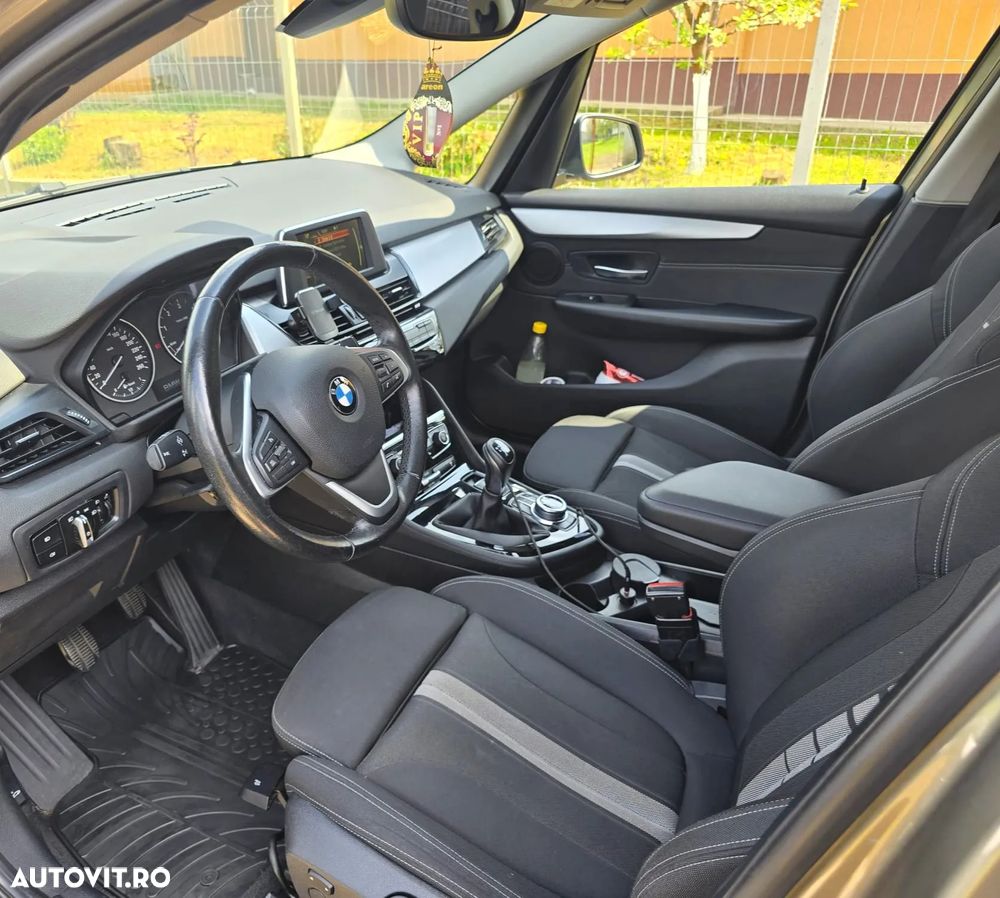 BMW Seria 2 216d - 11