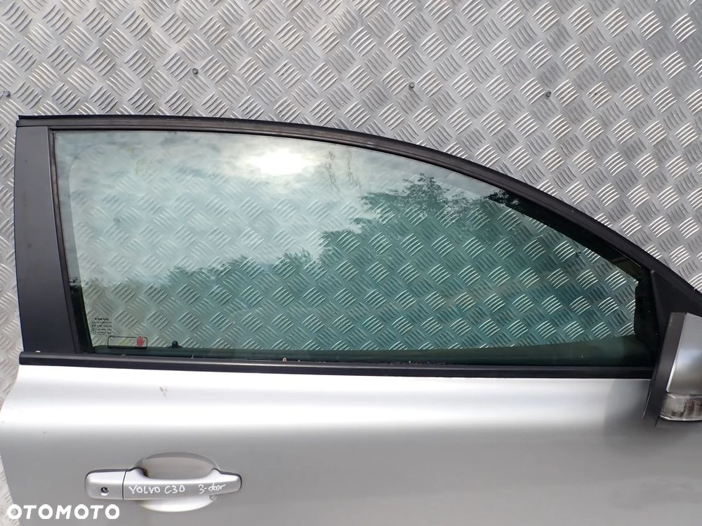 DRZWI PRAWY PRZÓD VOLVO C30 - 3