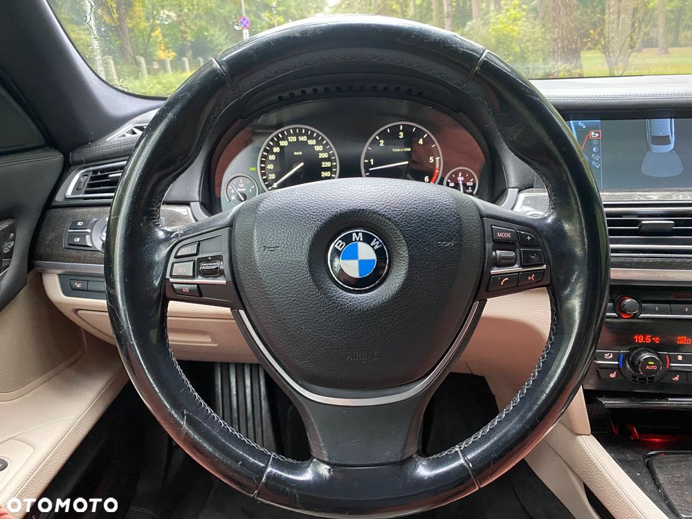 BMW Seria 7 740d xDrive - 34