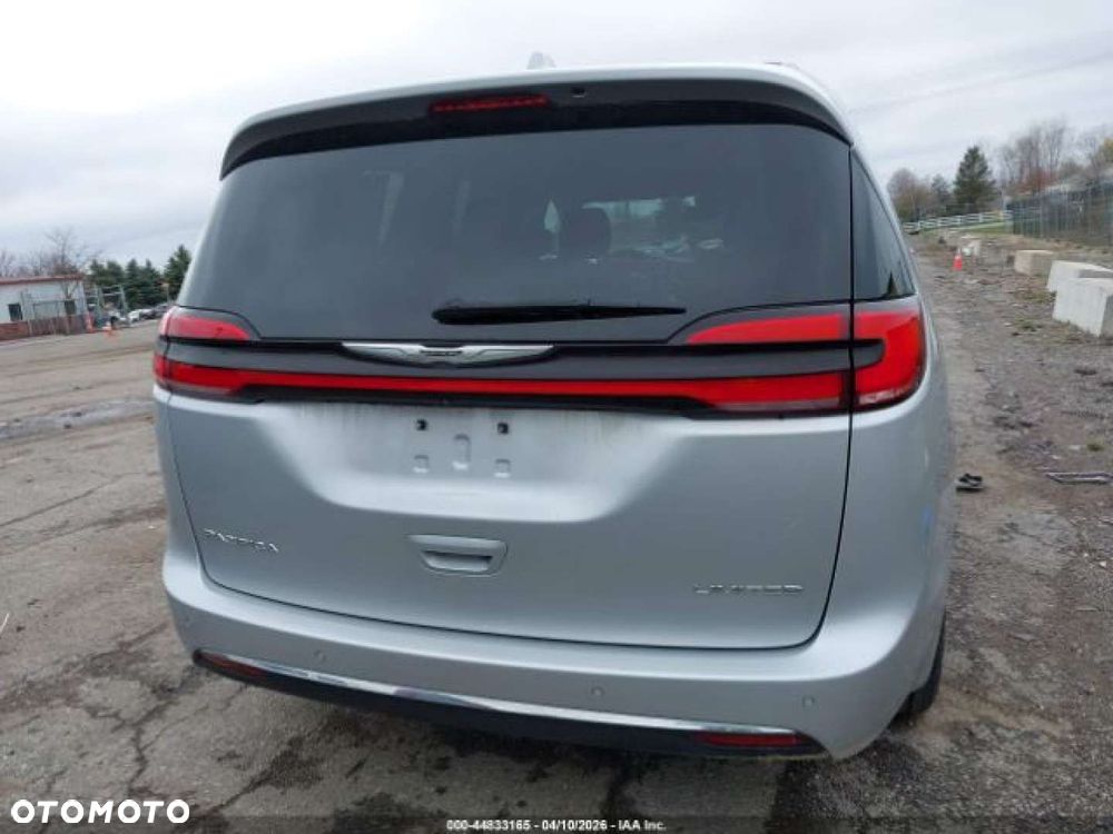 Chrysler Pacifica - 10