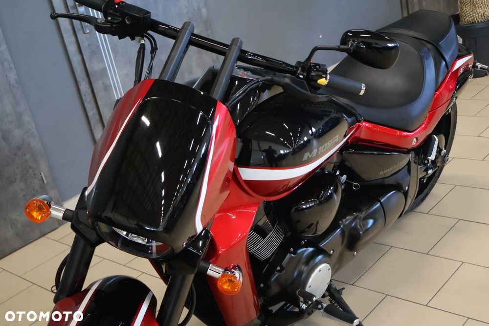 Suzuki Intruder - 33