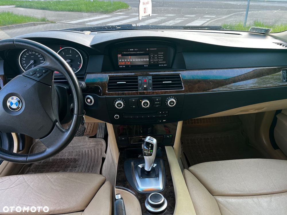 BMW Seria 5 525d Touring - 12