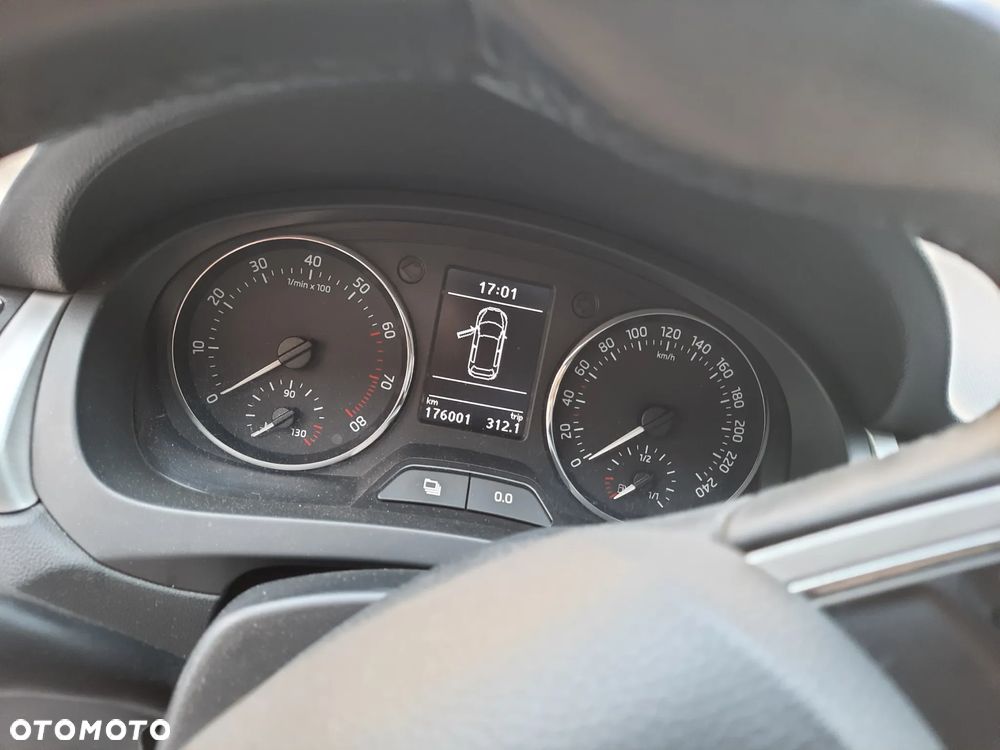 Skoda RAPID 1.2 TSI Ambition - 21