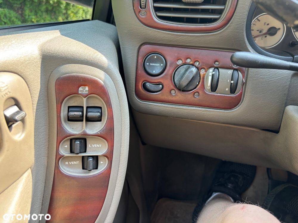 Chrysler Grand Voyager - 36