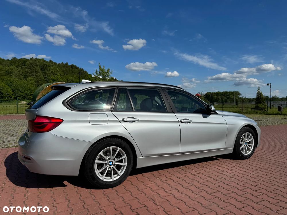 BMW Seria 3 320d Sport Line - 3