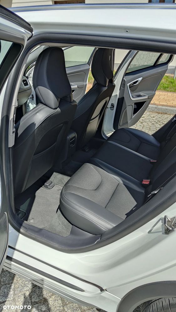 Volvo V60 Cross Country D3 - 12