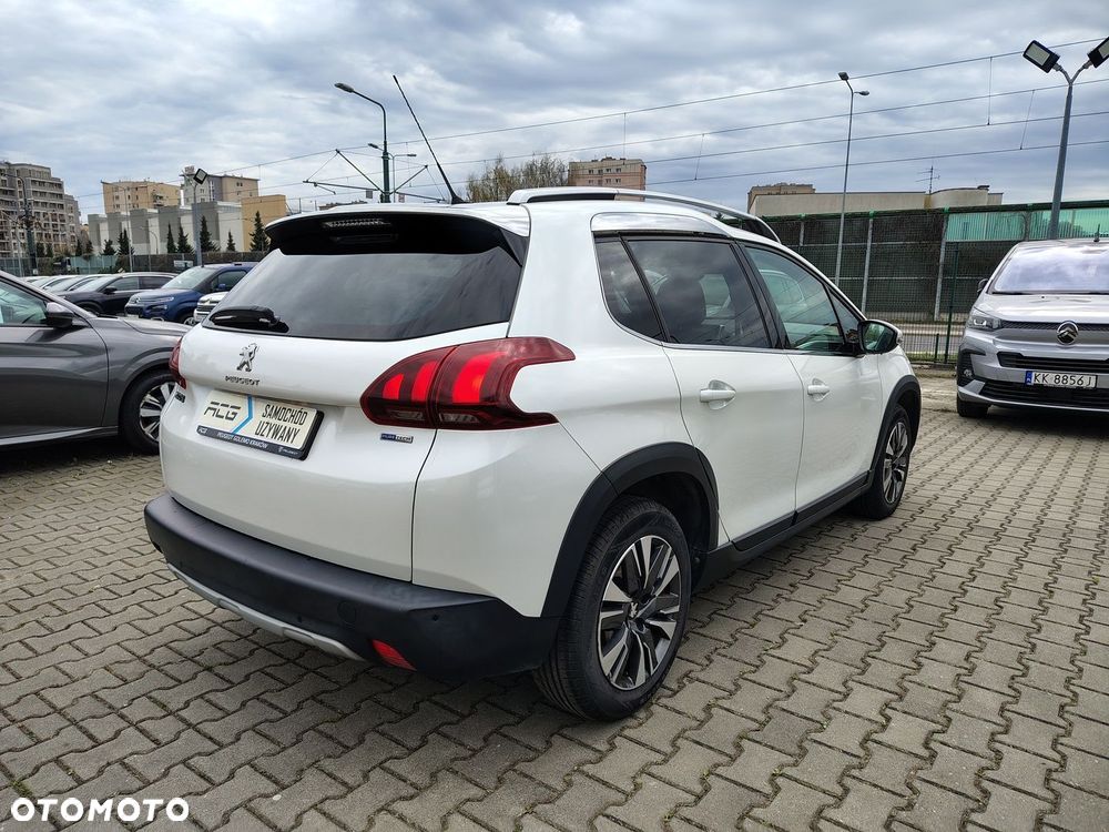 Peugeot 2008 1.2 Pure Tech Allure S&S - 4