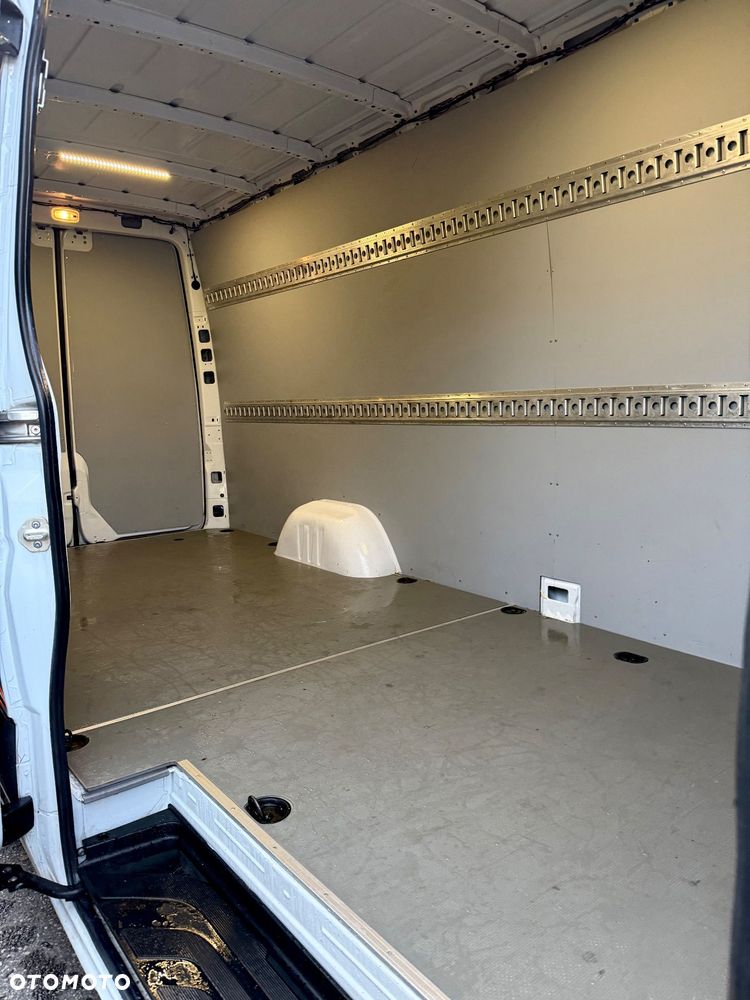 Mercedes-Benz Sprinter - 14