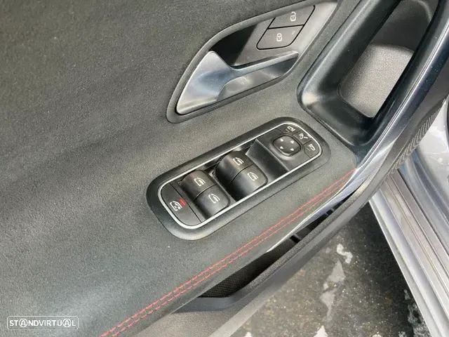 Mercedes-Benz A 180 AMG Line - 25