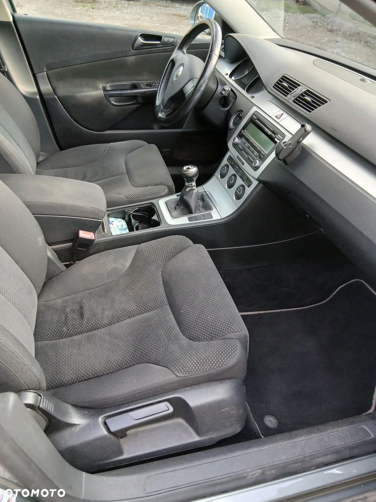 Volkswagen Passat 2.0 TDI DPF BlueMotion Technology Comfortline - 8