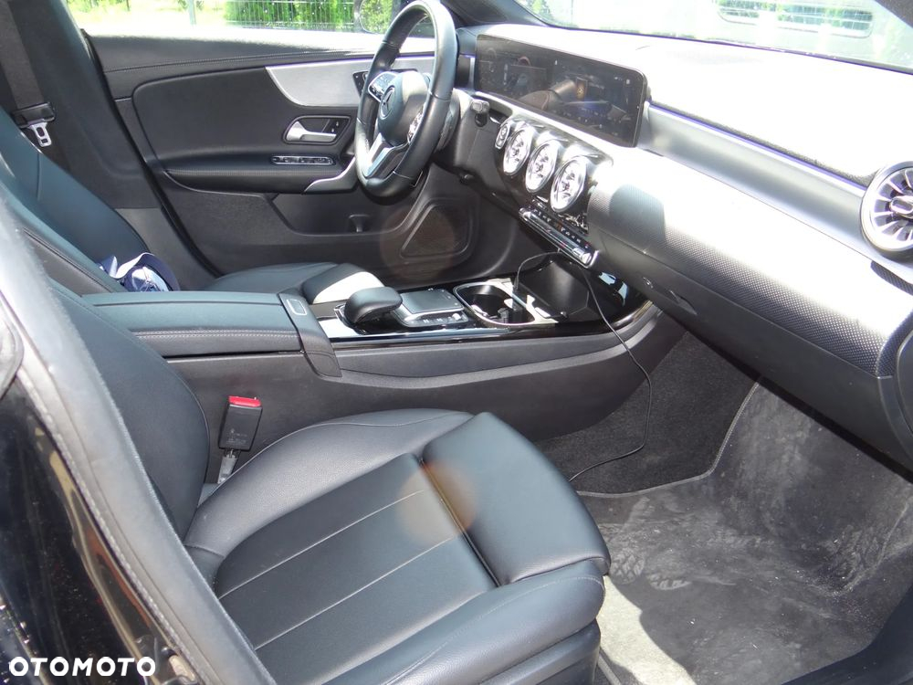 Mercedes-Benz CLA 250 Edition 1 7G-DCT - 25