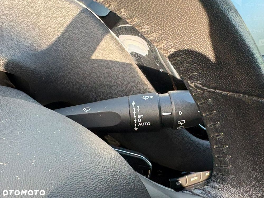 Peugeot 208 120 VTI Intuitive - 28
