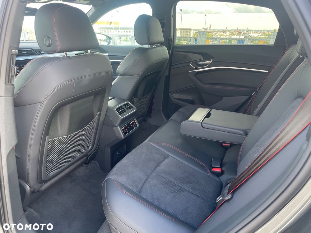 Audi Q8 Sportback e-tron - 23